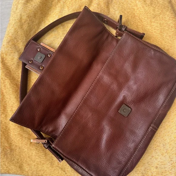 RARE FENDI Chestnut Leather Baguette with Black Marbled FF Rose Gold Buckle - Picture 6 of 7